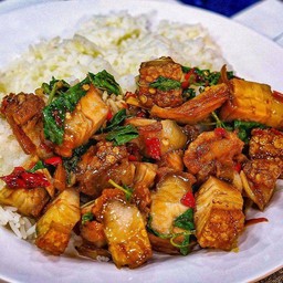 ข้าวกะเพราหมูกรอบ