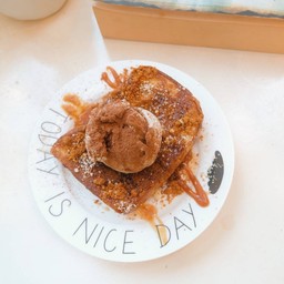 โทส บัตเตอร์เบิร์น & ไอศกรีมโฮมเมด