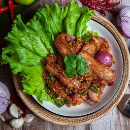 น้ำตกคอหมูย่าง