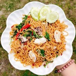 มาม่ากะเพราปลาหมึก