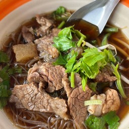 ก๋วยเตี๋ยวเนื้อเพ็ญจันทร์(เจ้าเก่า)ซอย109
