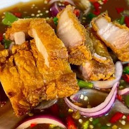 ยำหมูกรอบ