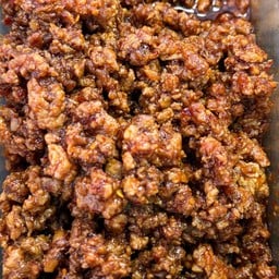 ข้าวเหนียวน้ำพริกผัดหมูสับ