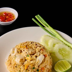 ข้าวผัดปลาหมึก