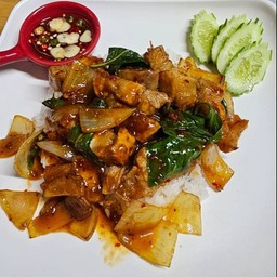 ข้าวหมูกรอบพริกเผา