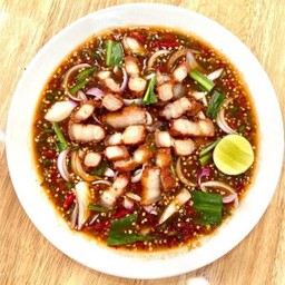 ยำหมูสามชั้นทอด