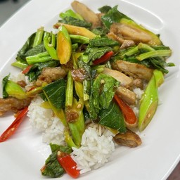 ข้าวราดผัดคน้าหมูทอด