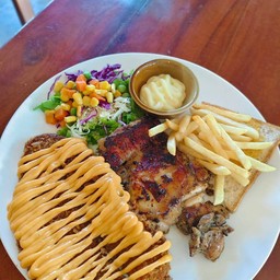 สเต็กปลากรอบซอสชีส+สเต็กสะโพกไก่พริกไทยดำ
