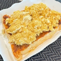 ขนมปังปิ้งพริกเผาหมูหยอง