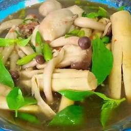 แกงเห็ดใส่หน่อไม้