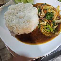 ข้าวราดน้ำพริกเผาทะเล