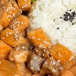 ข้าวหน้าแซลมอนเต๋าเทริยากิ