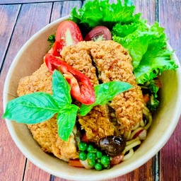 สปาเก็ตตี้ผัดพริกแห้งไก่กรอบ