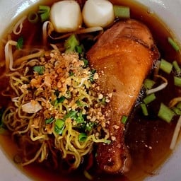 ก๋วยเตี๋ยวไก่ตุ๋น + ลูกชิ้นปลา