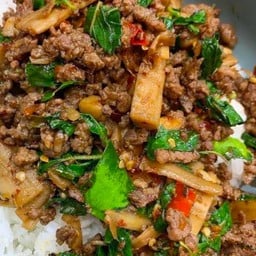 กระเพราหมูสับหน่อไม้ดอง