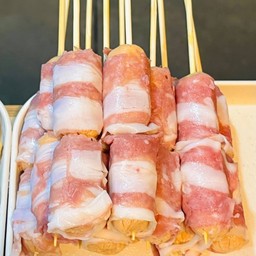 เบคอนพันไส้กรอก