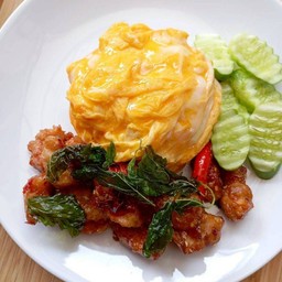 ข้าวกระเพราไก่กรอบไข่เยิ้ม