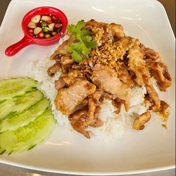 ข้าวหมูกระเทียม