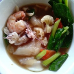 ราดหน้าทะเลเส้นใหญ่