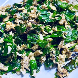 ใบเหลียงผัดไข่ หอมกลิ่นกะทะ อาหารไทยจากผักพื้นบ้านของภาคใต้