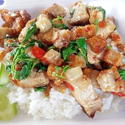 กระเพราหมูกรอบ