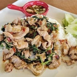 ข้าวกะเพราหมูชิ้น(สันคอ)