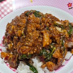 ข้าวกระเพราปลากระป๋องผัดพริกแห้ง