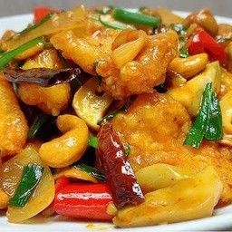 ข้าวปลากระพงผัดเม็ดมะม่วง