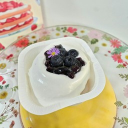 เค้กวิปครีมลาวาซอสบลูเบอร์รี่