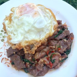 ผัดกะเพราเนื้อราดข้าว