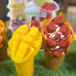 มะม่วงปั่น + สตอเบอร์ ครีม วาฟเฟิล