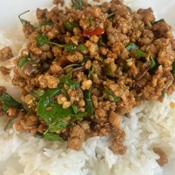 กะเพราหมูสับ