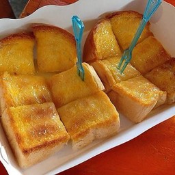 ขนมปังปิ้งเนยน้ำตาล
