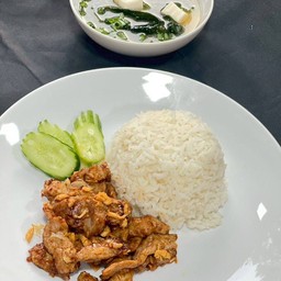 ข้าวหมูกระเทียม