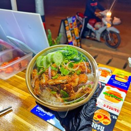 ข้าวยำไก่แซ่บ