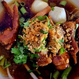 ก๋วยเตี๋ยวตีนไก่ตุ๋น + ลูกชิ้นปลา