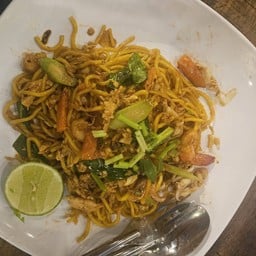 ผัดซีอิ๊วรวมมิตร(เส้นใหญ่)