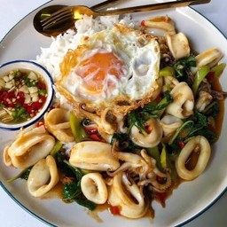 กะเพราปลาหมึก