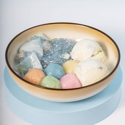 ไอศกรีมกะทิรวมมิตร+บัวลอยมีไส้+ขนมไทย