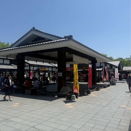 Sakura-no-baba Josaien