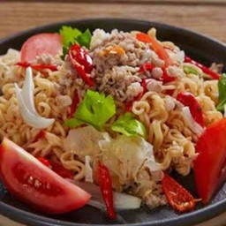 ยำมาม่าหมูสับ