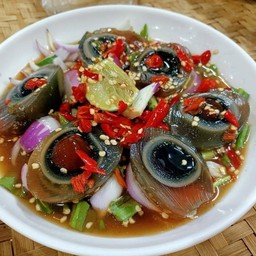 ยำไข่เหยี่ยวม้า แซ่บซี๊ด