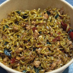 ผัดมาม่ากะเพราหมูสับแซ่บจี๊ด