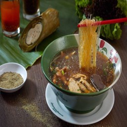 ต้มเส้นตีนไก่