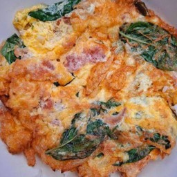 ข้าวหน้าไข่เจียวแหนมโหระพา+พริกน้ำปลา