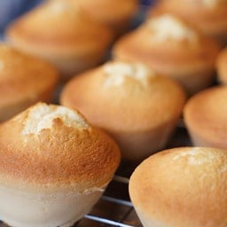 ขนมไข่ ชิ้นละ