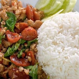 ข้าวหน้ากระเพราหมูสับโรยกุนเชียง