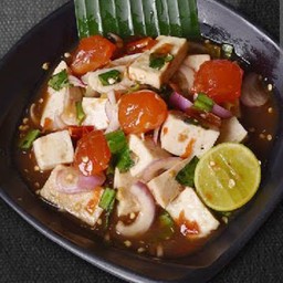 ยำหมูยอไข่แดงเค็ม