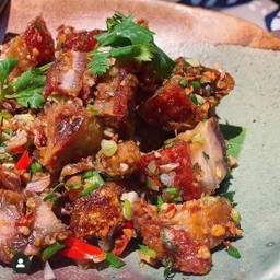 ข้าวหมูกรอบคั่วพริกเกลือ (แนะนำ)