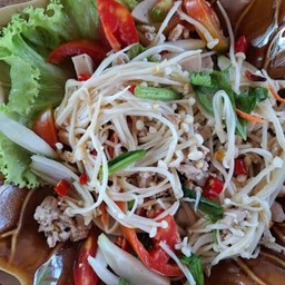 ยำเห็ดเข็มหมูสับ